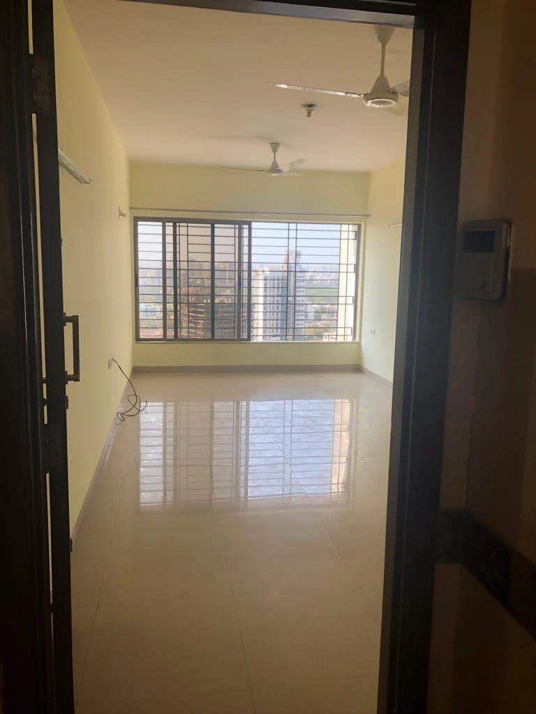 2 BHK Flat for Rent in Raheja Tipco Heights, Malad East